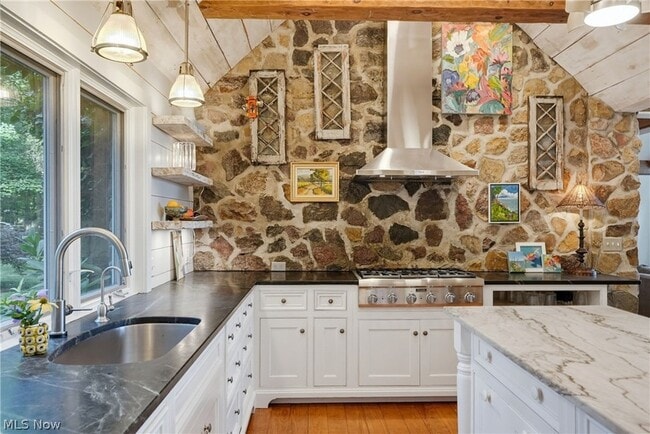 Building Photo - 7910 Larkspur Ln