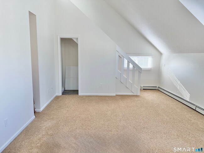 Building Photo - 94 Waldron Dr