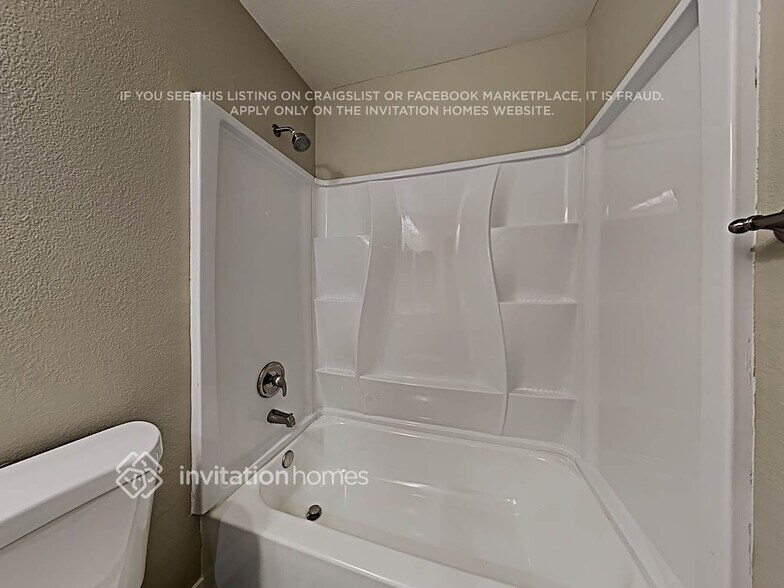 Building Photo - 616 Thornewood Pl