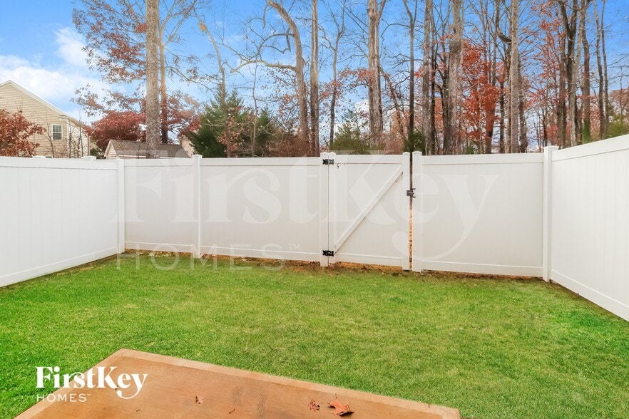 Building Photo - 2041 Cypress Village Dr NW