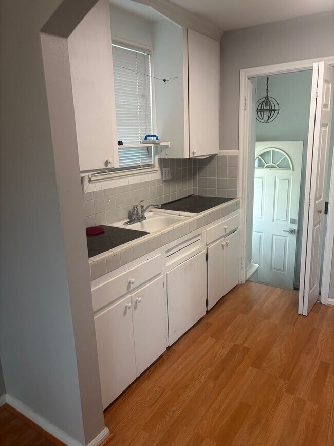 Building Photo - 3 bedroom, 2 bathroom bungalow with basement and 2 car garage on oversized lot