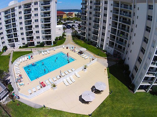 Building Photo - 1600 Via De Luna Dr