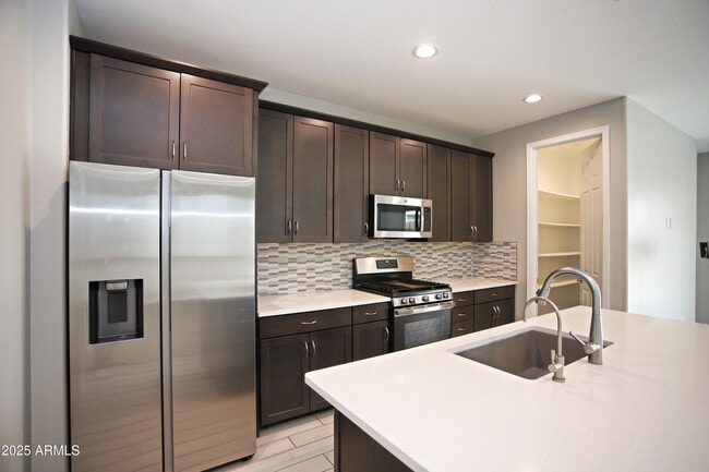 Building Photo - 13335 W Red Range Way