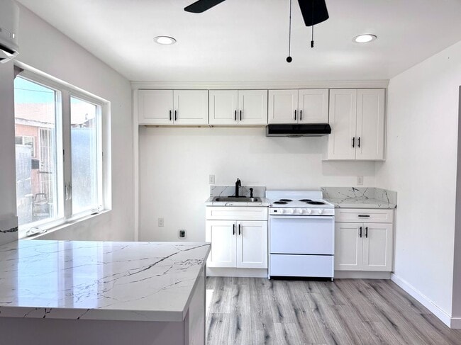 Building Photo - 841 1/2 W 64th St