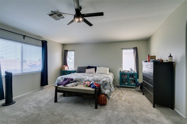 Building Photo - 1048 Painted Daisy Ave