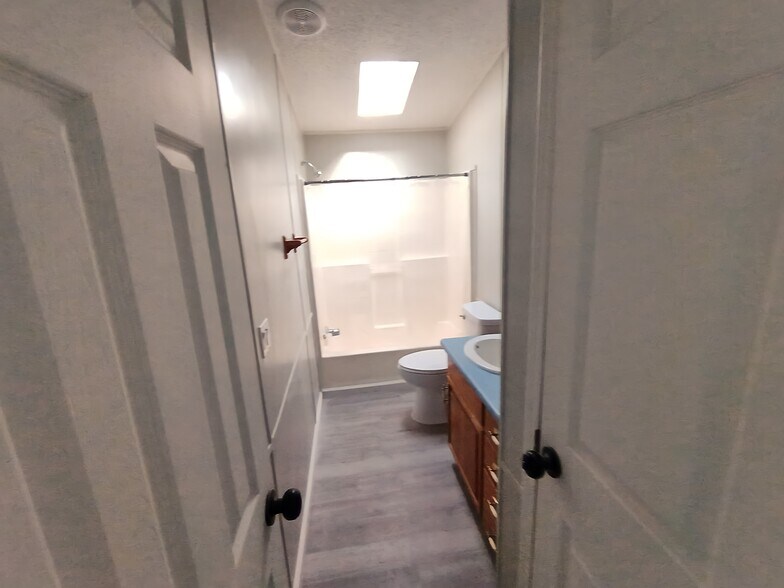 Building Photo - 83 Deerwood Park