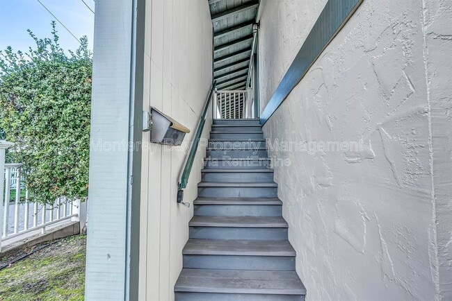 Building Photo - 215 2nd St