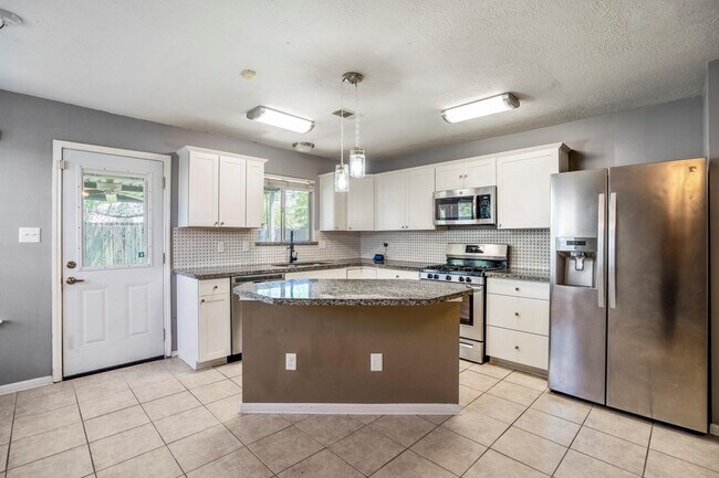 Building Photo - 5211 Roserock Ln