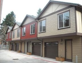 Building Photo - Villas at Pine