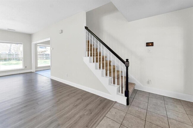 Building Photo - 15614 Lago Villa Dr