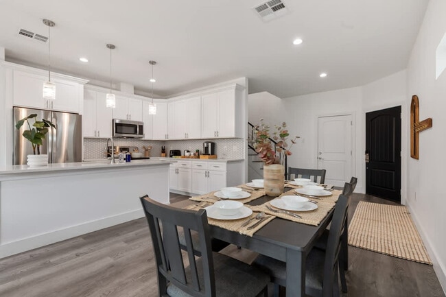 Building Photo - 4508 Noble St