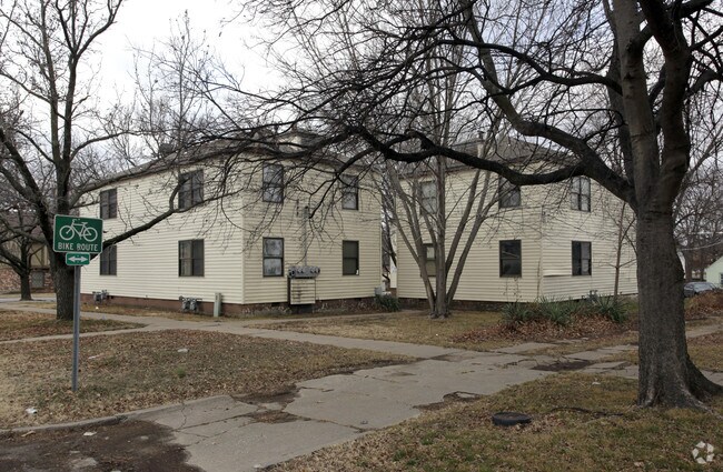 Building Photo - Maple Leaf Apartments