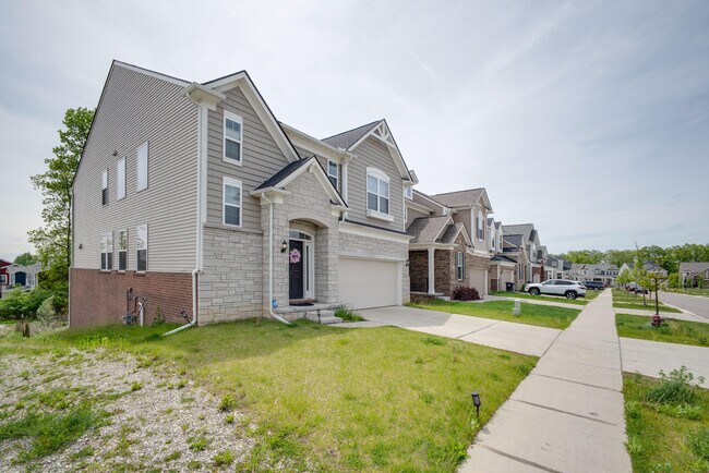 Building Photo - 2825 Dillon Dr