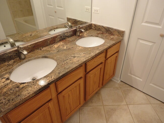 Building Photo - 2317 Scott Lane