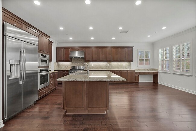 Building Photo - 707 N Rubel