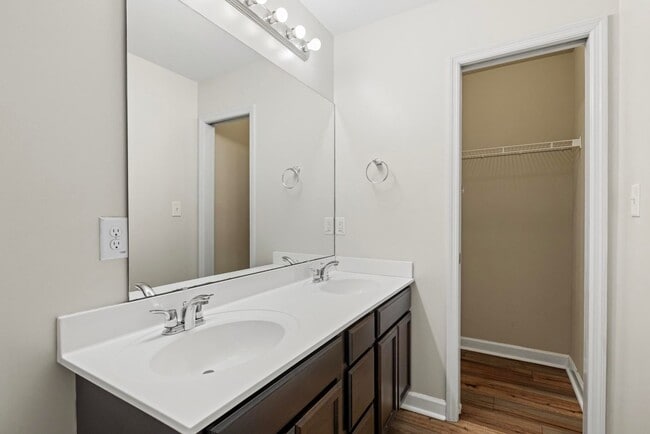 Building Photo - Available now in Sneads Ferry, NC! Close to base