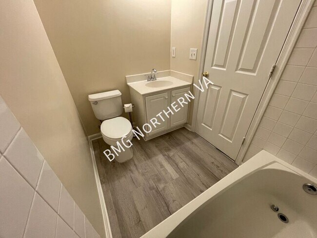 Building Photo - 22525 Maison Carree Square