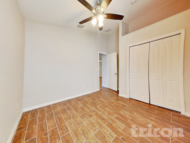 Building Photo - 6816 Monarch Park Dr