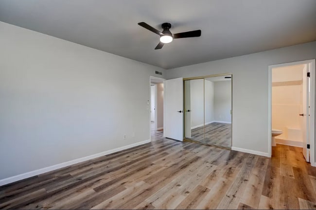 Building Photo - 3035 Pleasant Valley Cir