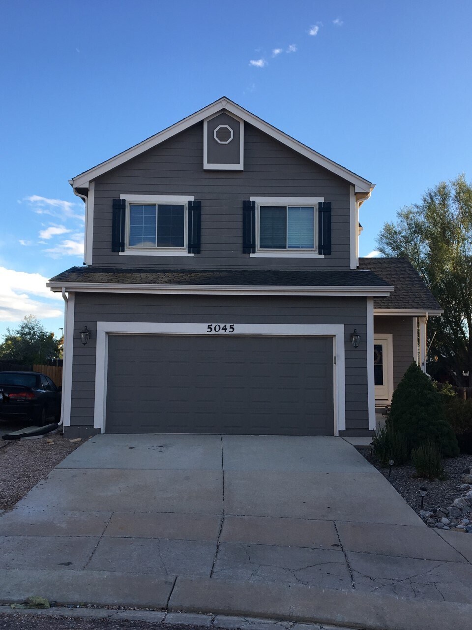 Extra driveway on left, cul-de-sac - 5045 Copen Dr