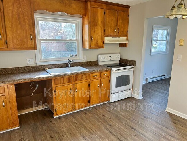 Building Photo - 26 Whiteoak Cir