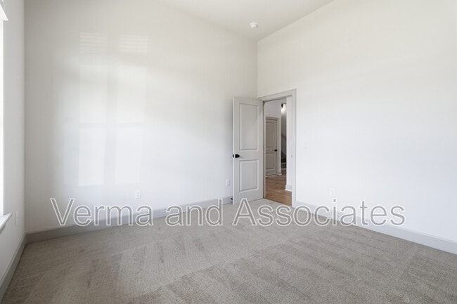 Building Photo - 970 Trestle Ln