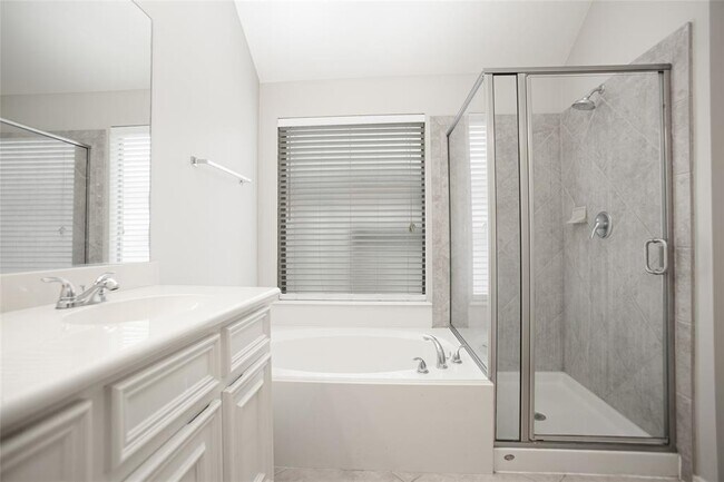 Building Photo - 27522 Gatlin Ln