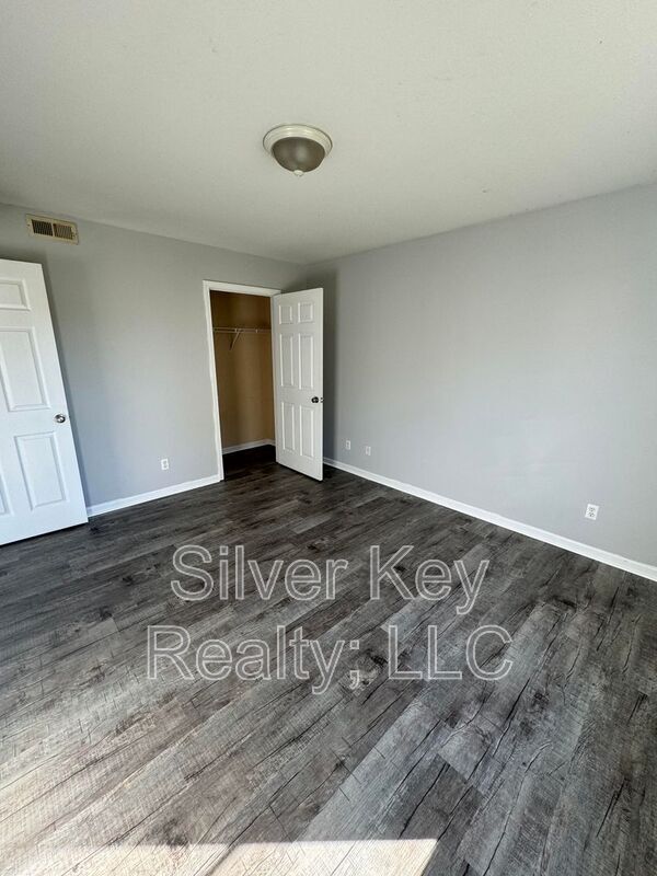 Building Photo - 268 Willow Creek Drive