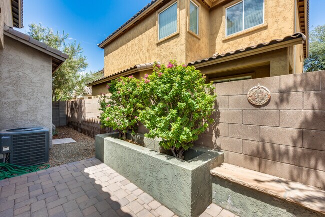 Building Photo - 11956 W Fillmore St