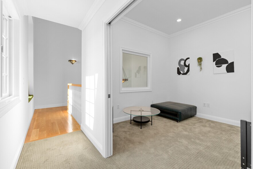 Building Photo - 17131 Autumn Cir