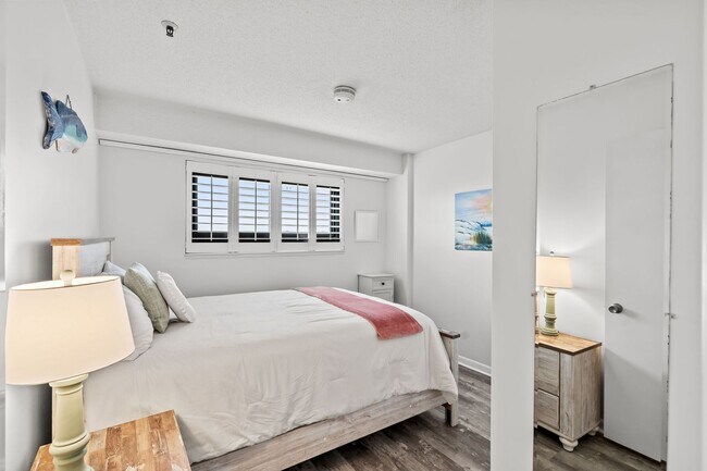 Building Photo - $2,000/month – Snowbird Rental, Oceanfront 2BR/2BA in Myrtle Beach Resort