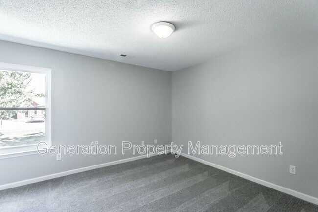 Building Photo - 2005 S Lyerly St