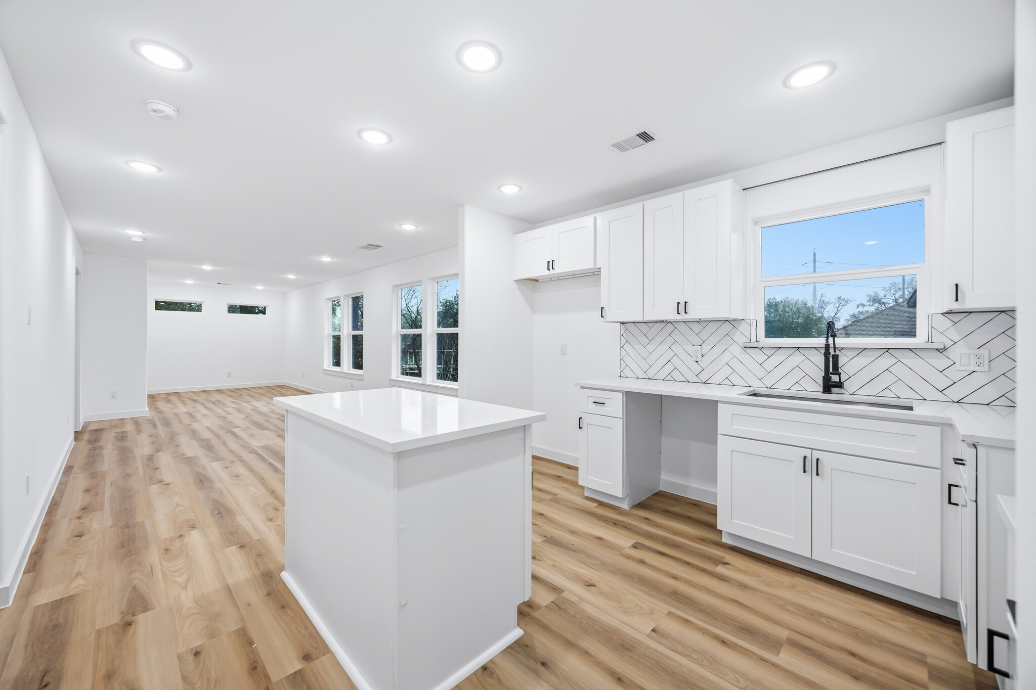 Building Photo - 9316 Sundown Dr