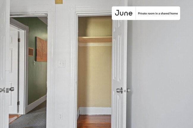 Building Photo - Room in Shared 6 bed/2 bath home