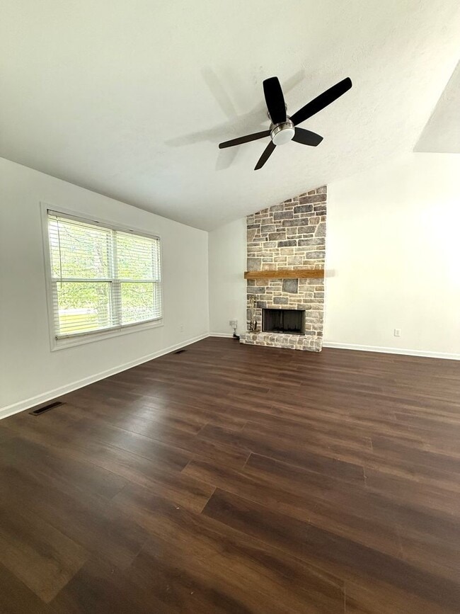 Building Photo - RENOVATED!!!!Great Location with Desirable...