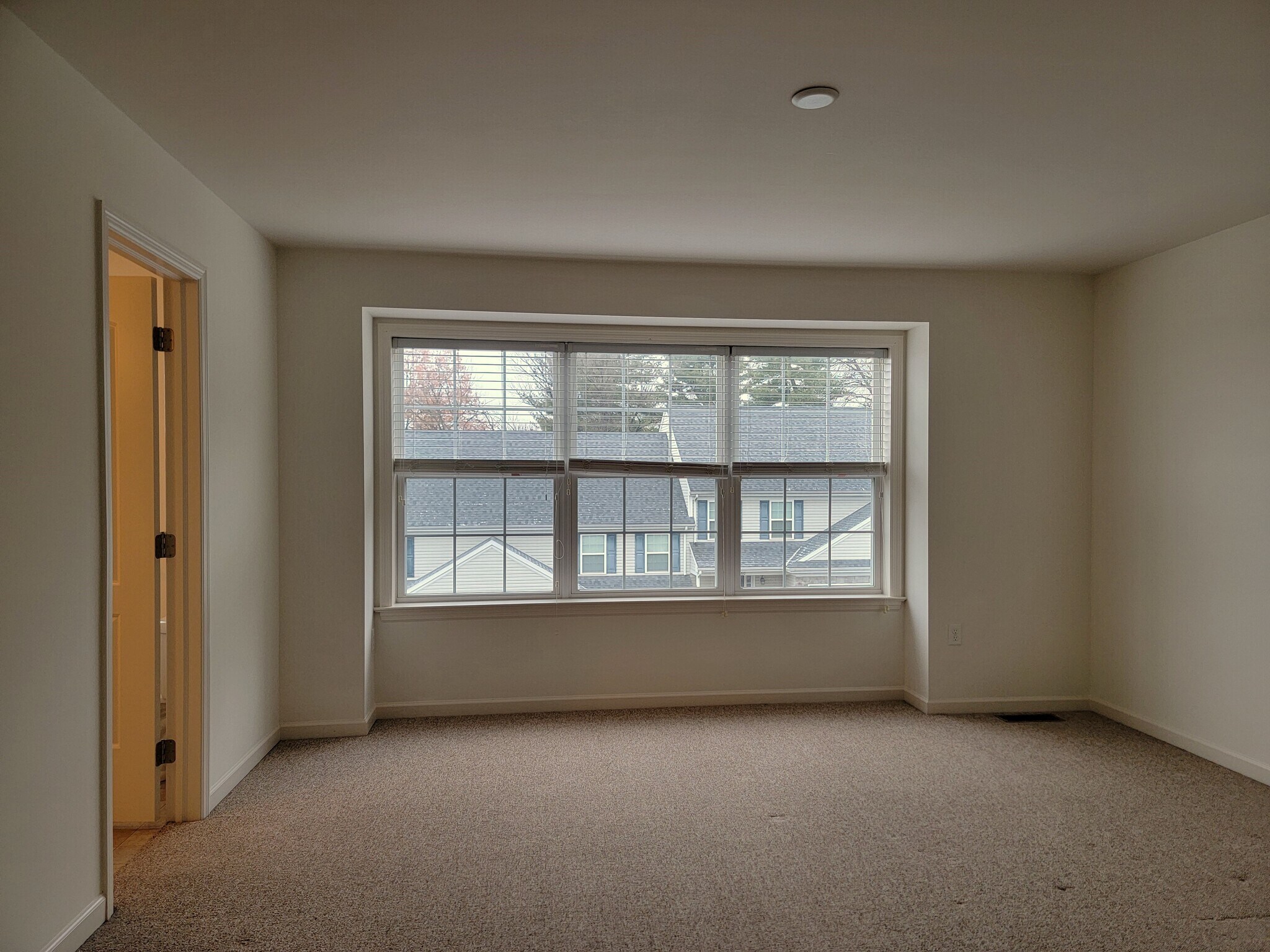 Building Photo - 647 Winding Ln