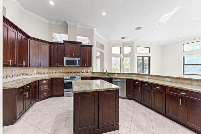 Building Photo - 16596 82nd Rd N