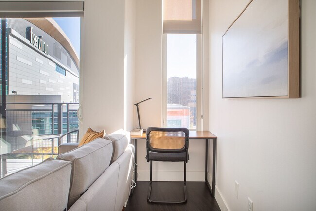 Building Photo - 550 W Juneau Ave