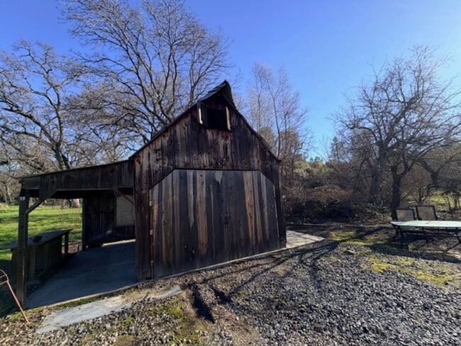 Building Photo - Charming 1 Bedroom Home with Bonus Room in a Serene, Secluded Setting