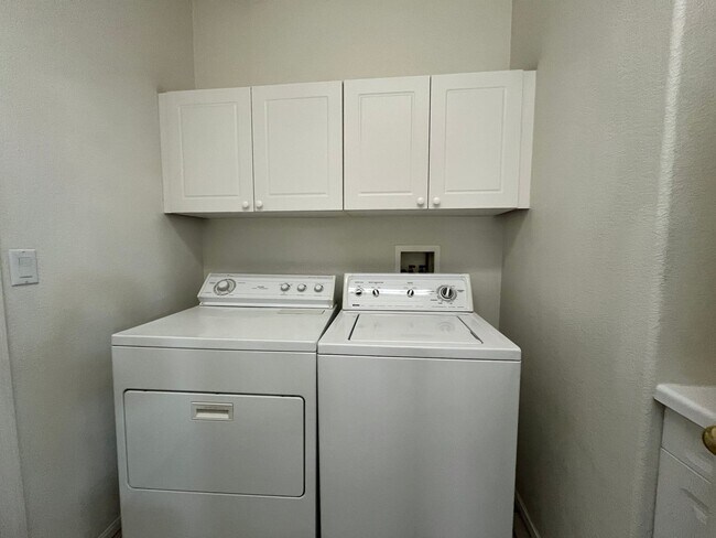 Building Photo - Lovely Gated Townhome Single Story Community.