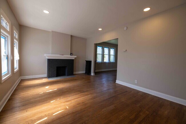 Building Photo - 4204 Clements St