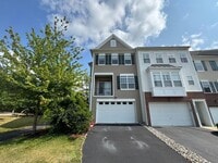 Building Photo - Luxurious 3 Bed 2.5 Bath End-Unit Townhome...