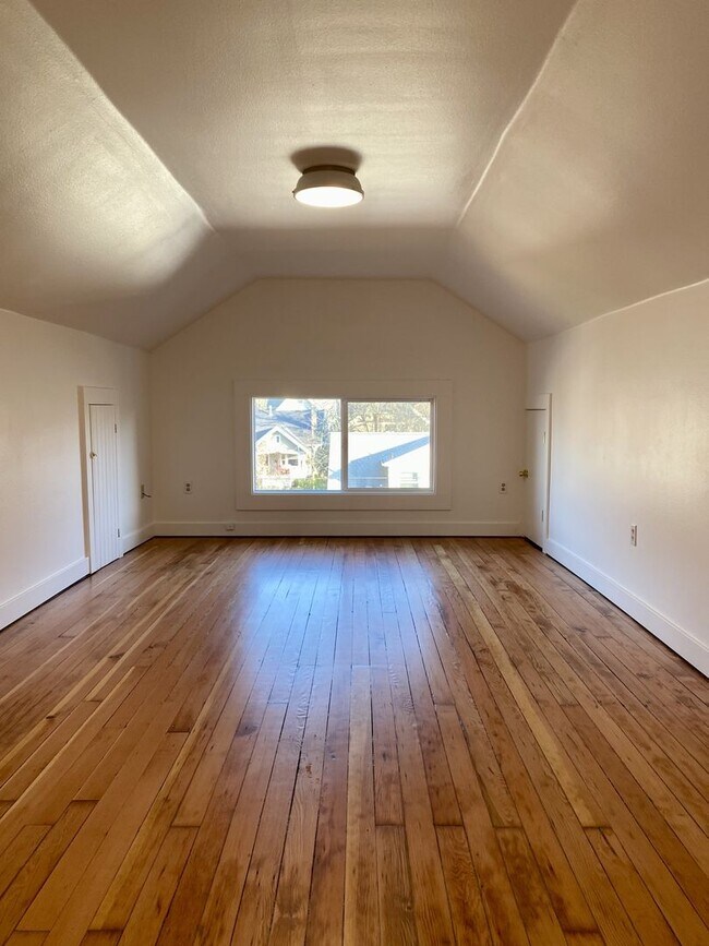 Building Photo - 5728 N Williams Ave