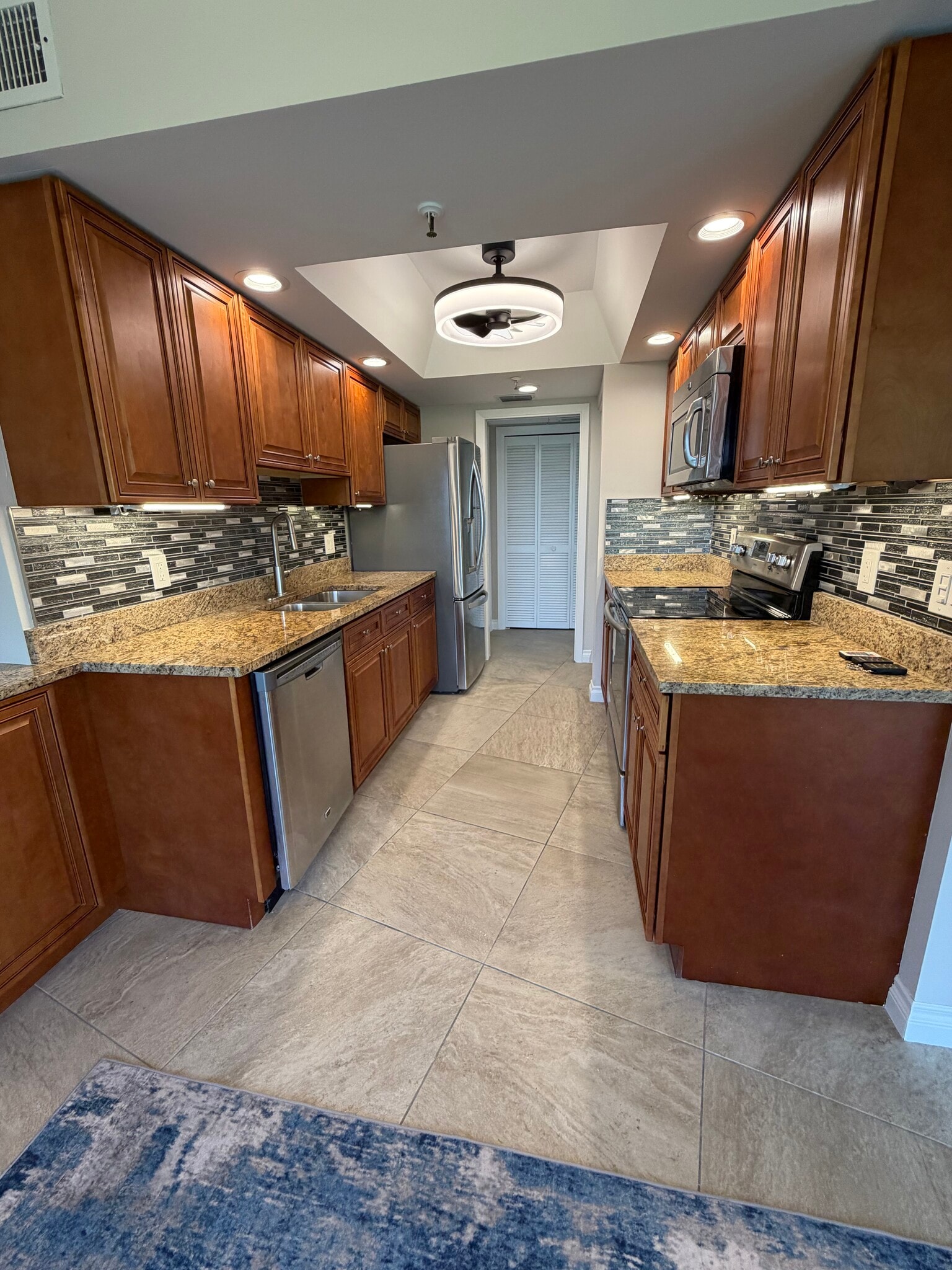 Building Photo - 5279 Fountains Dr S