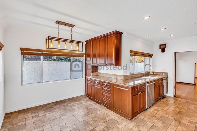 Building Photo - 603 S Mansfield Ave