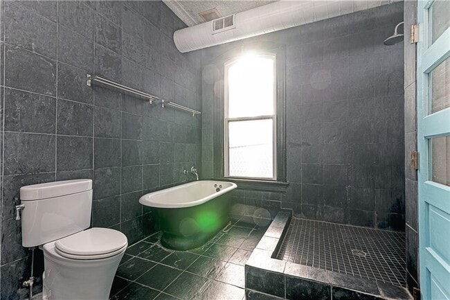 Building Photo - 114 Main St