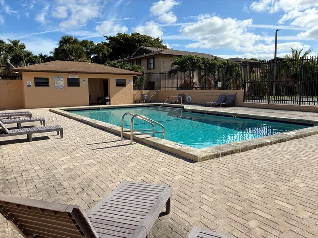 Building Photo - 6858 NW 173rd Dr