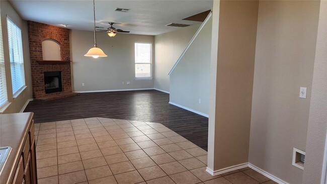 Building Photo - 410 Mossy Rock Dr