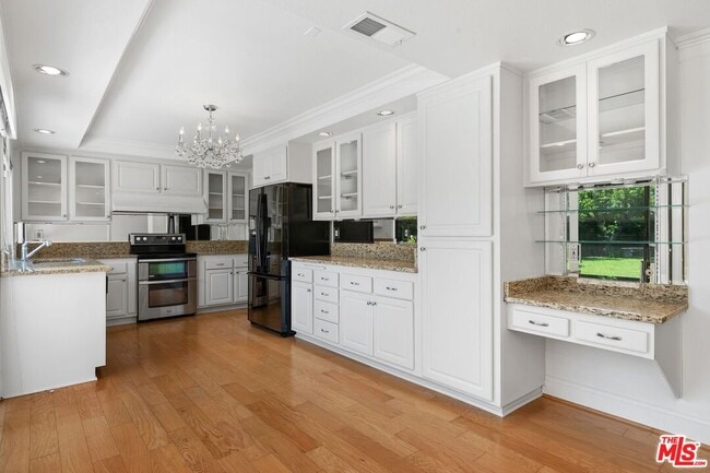 Building Photo - 1347 Avenida de Cortez