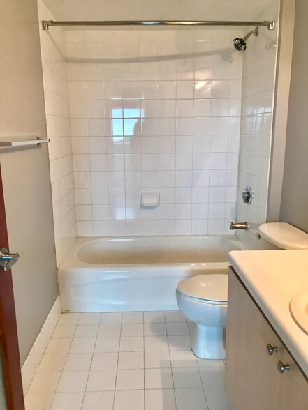 Building Photo - 3000 Coral Wy